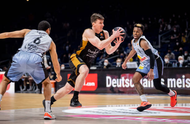 根据阿根廷 根据阿根廷